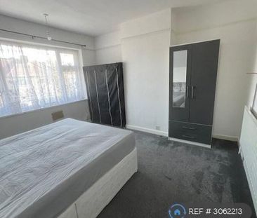4 bedroom semi-detached house to rent - Photo 6