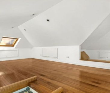 Vintage Charm Meets Modern Comfort in Windsor! - Photo 2