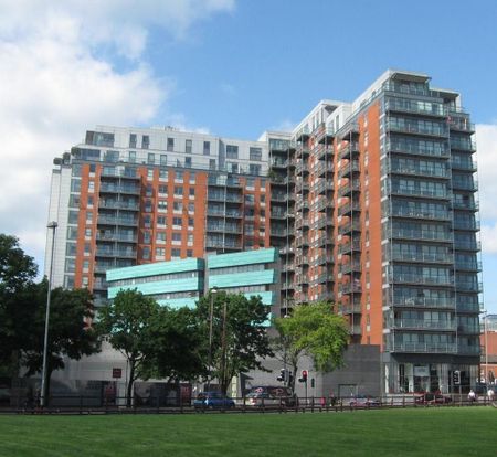 2 bedroom flat to rent - Photo 2