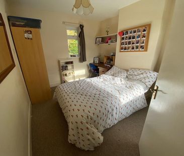 4 bedroom semi-detached house to rent - Photo 4