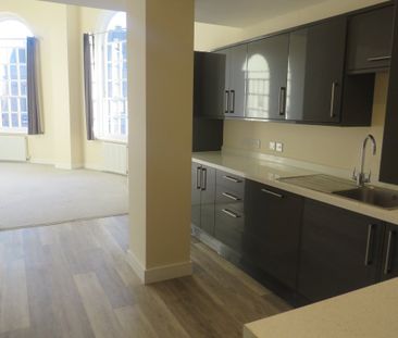 High Street - Photo 4