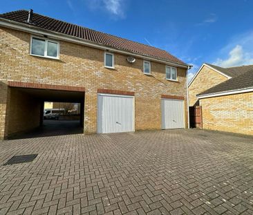 2 bedroom coach house to rent - Photo 2