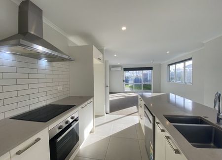 Sunny & Spacious - Photo 5