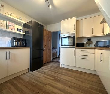 2 bedroom terraced house to rent - Photo 4