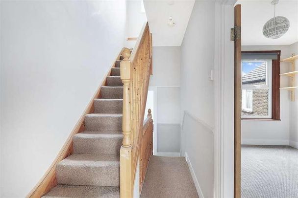 York Road, London, E17 - Photo 1