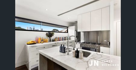 Luxury Four-Level Family Residence - Spectacular Rooftop Entertaining, CBD Views, 4 Car Lock Up Garage, Premium Appliances - Photo 5