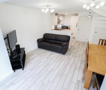 4 bedroom detached house to rent - Photo 1