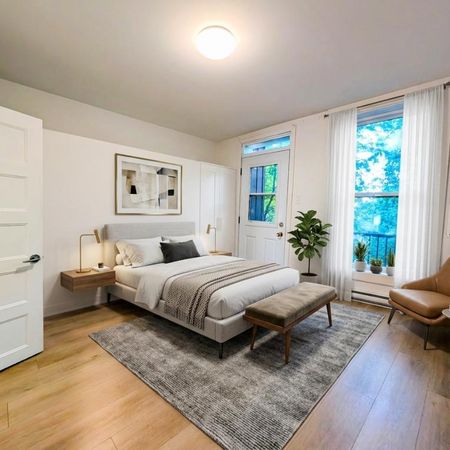 **Because You Deserve Renovated 4 1/2 TOP FLOOR, Metro Lasalle,Verdun** - Photo 4
