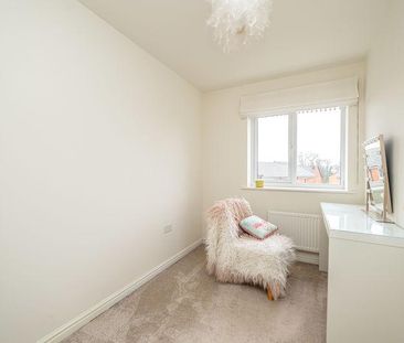 3 bedroom semi-detached house to rent - Photo 1