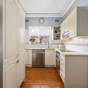 Well Presented&comma; 3 Bedroom Family Home&excl; - Photo 2