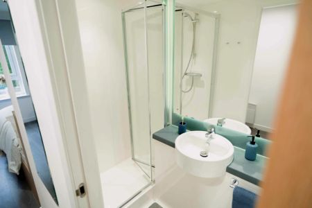 Gold En Suite - Photo 5