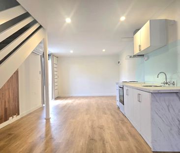 Townhouse in the Heart of St Albans! - Photo 3