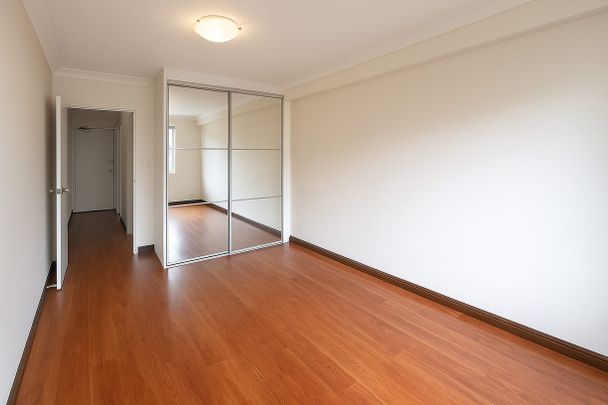 Spacious Two-Bedroom Apartment in a Prime Location - Photo 1
