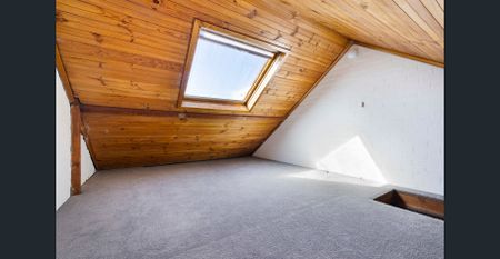 Delightful one-bedroom semi - Photo 3