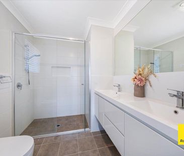Elegant Family Living in Prime Elara Location - Walk to Northbourne... - Photo 1