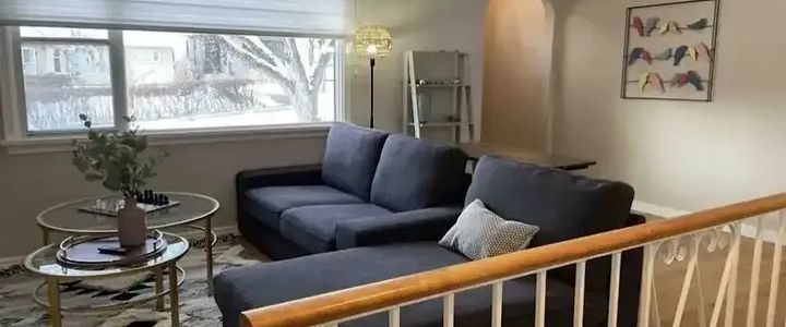 Cozy 2 bedroom main floor near hospital (Foothills, Arthur Child Cancer Centre) | Calgary - Photo 1