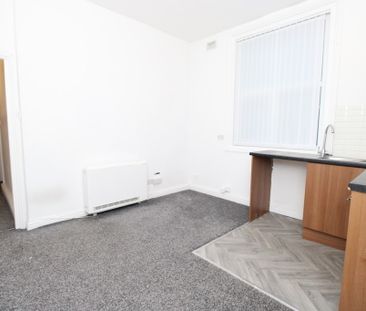 To Let 1 Bed Ground Floor Flat - Photo 3