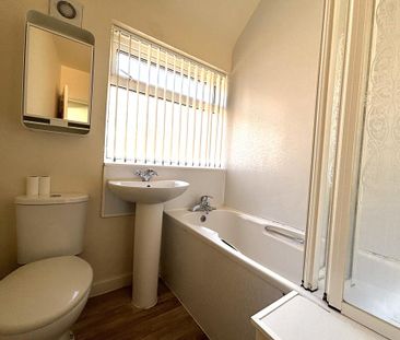 2 bedroom semi-detached house to rent - Photo 4