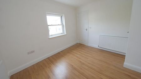 2 bedroom end of terrace house to rent - Photo 2