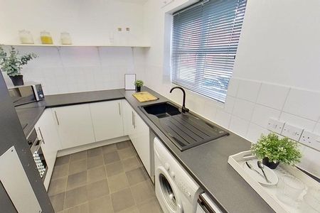 4 bedroom townhouse to rent - Photo 5
