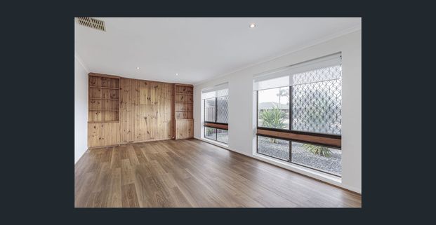 Spacious Family Home in Coastal North Haven - Photo 1