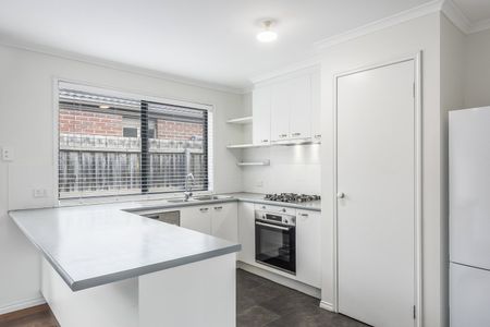 SPACIOUS, LIGHT & BRIGHT HOME! - Photo 4