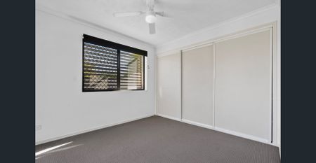 Modern Apartment in Ideal Location - Photo 4