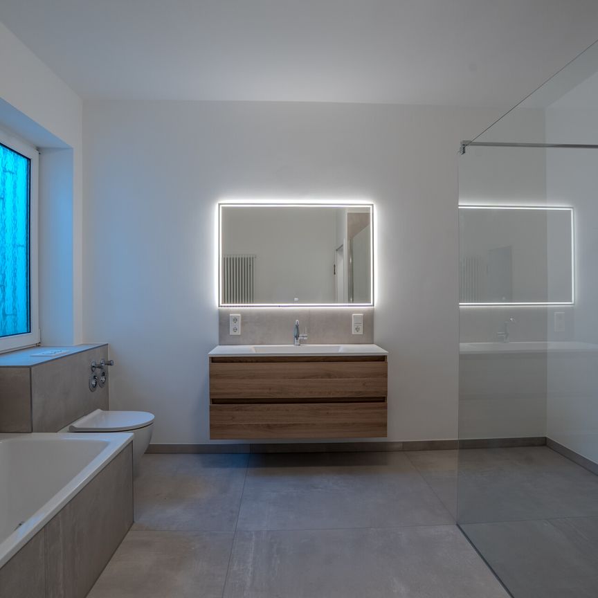 Direkt im Zentrum: 4-Zimmer-Wohnung mit großzügiger Terrasse und viel Wohnfläche - Photo 1