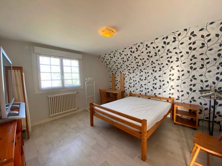 A Louer. Disponible Immédiatement. Briec, Maison Meublée avec un Jardin et un Garage ! - Photo 2