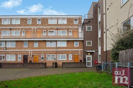 3 bedroom flat to rent - Photo 4