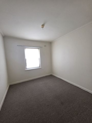 Spacious 3 Bedroom Home - Comfortable Living Awaits! - Photo 3