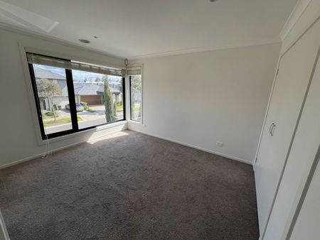 Fabulous 2-Storey 4Br Family Home in Williams Landing! - Photo 5