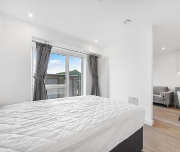 Studio Flat, Halcyon House, E16 - Photo 4