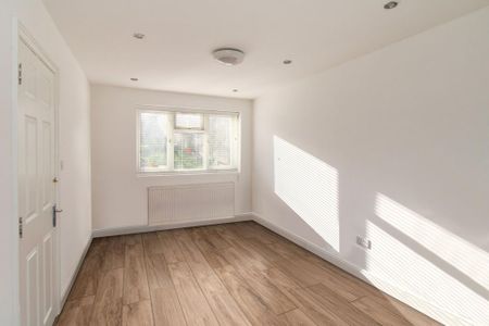 5 bedroom semi-detached house to rent - Photo 3