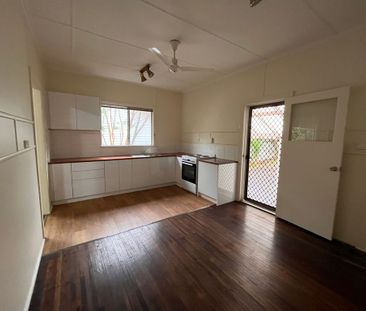 HIGHSET HOME IN THE HEART OF GRACEVILLE - Photo 4