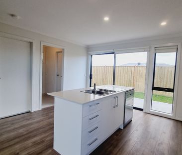 Stunning Family Home - Photo 3