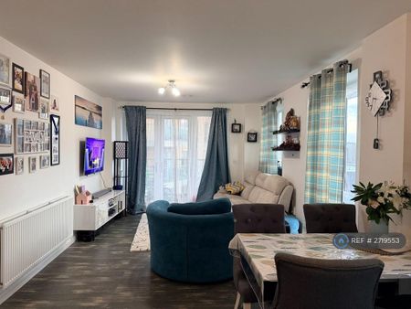 2 bedroom flat to rent - Photo 2