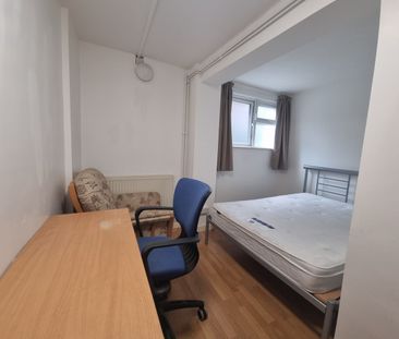 Room in a Shared Flat, Upper Brook Street, M13 - Photo 1