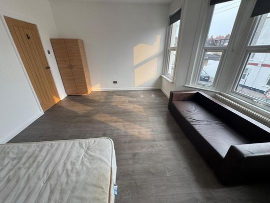 4 bedroom terraced house to rent - Photo 1