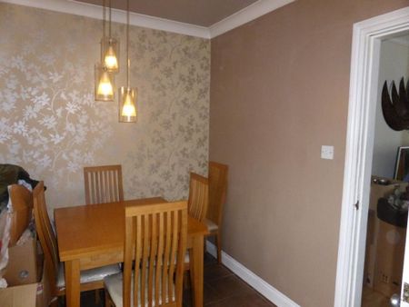 3 bedroom terraced house to rent - Photo 3