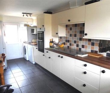 3 bedroom end of terrace house to rent - Photo 4