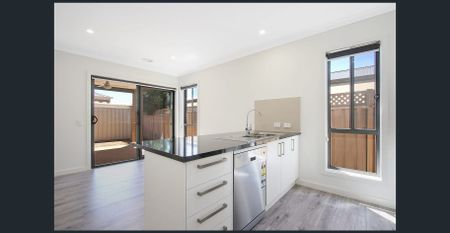 Beautiful 3-Bedroom Home in the Heart of Yarrawonga - Photo 3