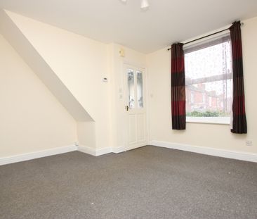 Coronation Avenue, Rothwell, Northants, NN14 - Photo 2