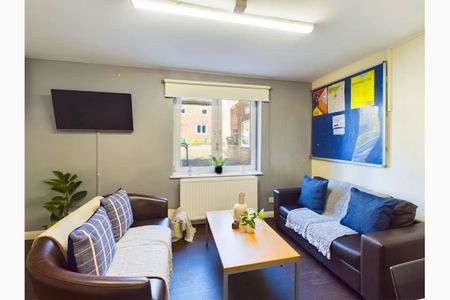 1 Bed Apartment - Photo 5