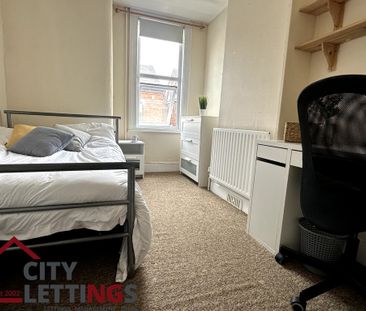 6 Bedroom Mid Terraced House - Photo 6