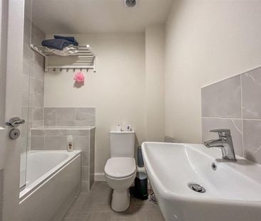 2 Bedroom House - Terraced - Photo 3