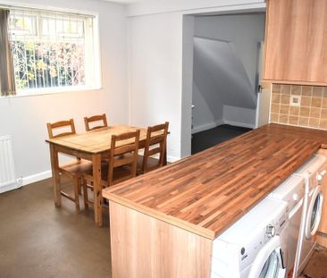 4 bedroom semi-detached house to rent - Photo 6