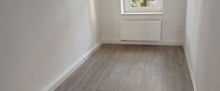 Renovierte 2 Raum Wohnung mit Tageslichtbad - Foto 1