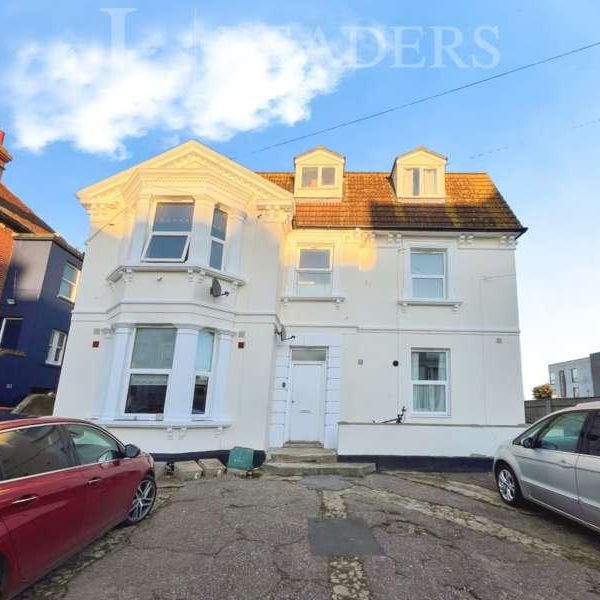 Penfold Road, Close To Seafront, CO15 - Photo 1