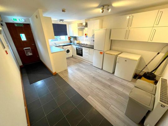 1 bedroom in a house share to rent - Photo 1
